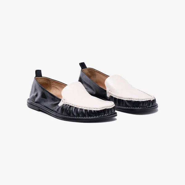 AMI Paris Texture Loafers in Black